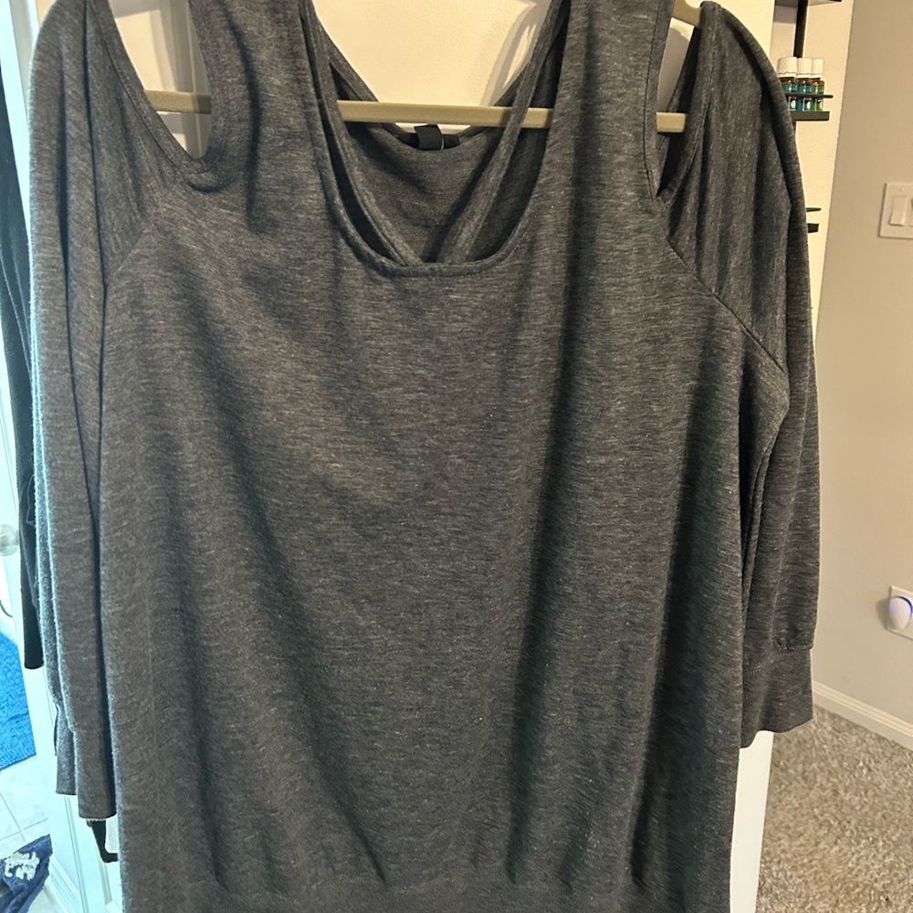 5105 - Dark gray cold shoulder top with cute neck detail Torrid Size 2